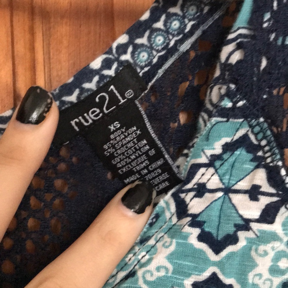 Patterned Top - Picture 3 of 3